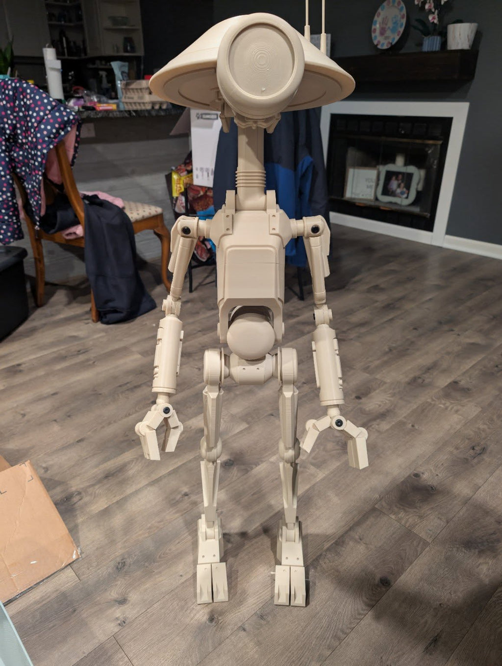 Large Illuminated-Eye Sci-Fi Droid — Raw 3D Print